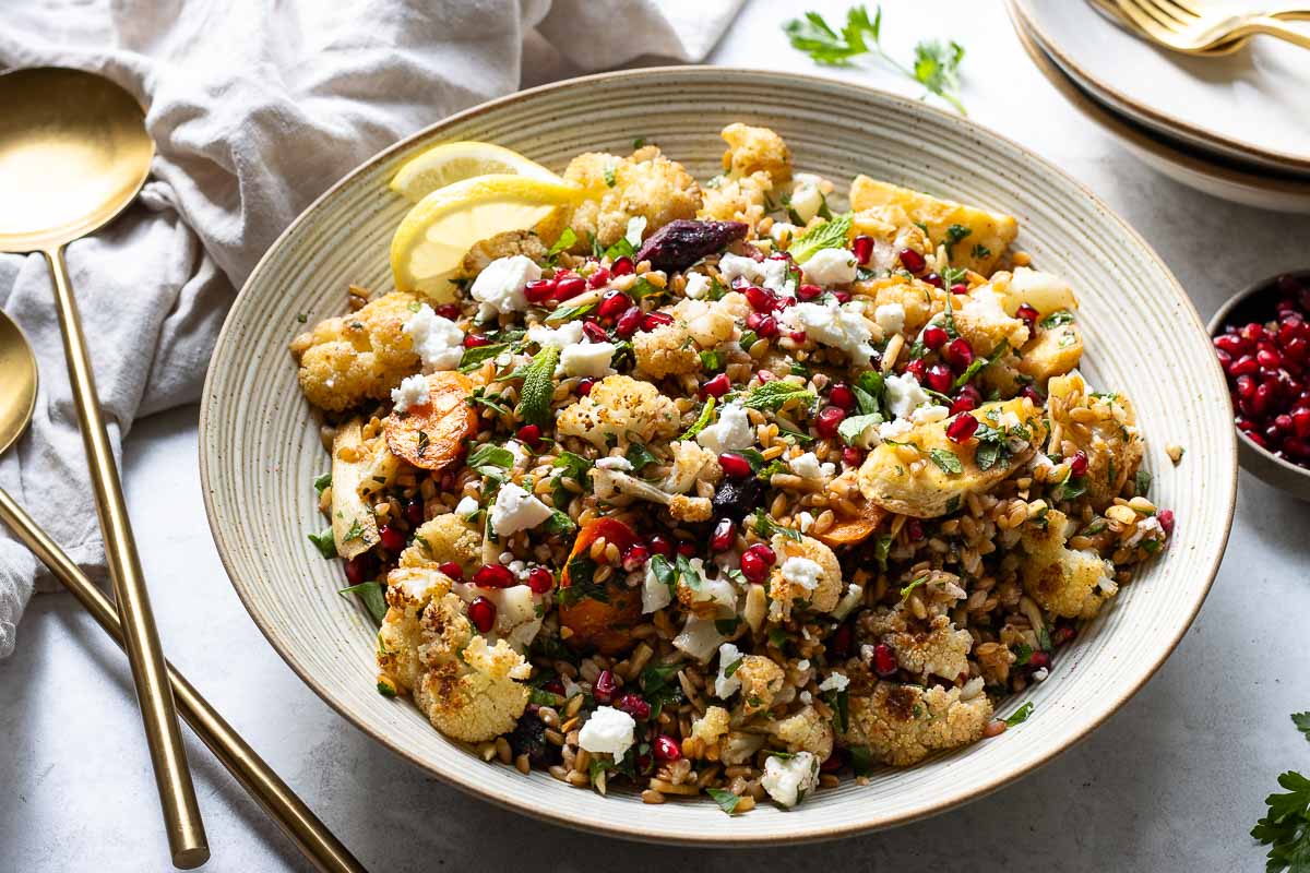 Orientalischer Farro Salat Rezept mit Röstgemüse