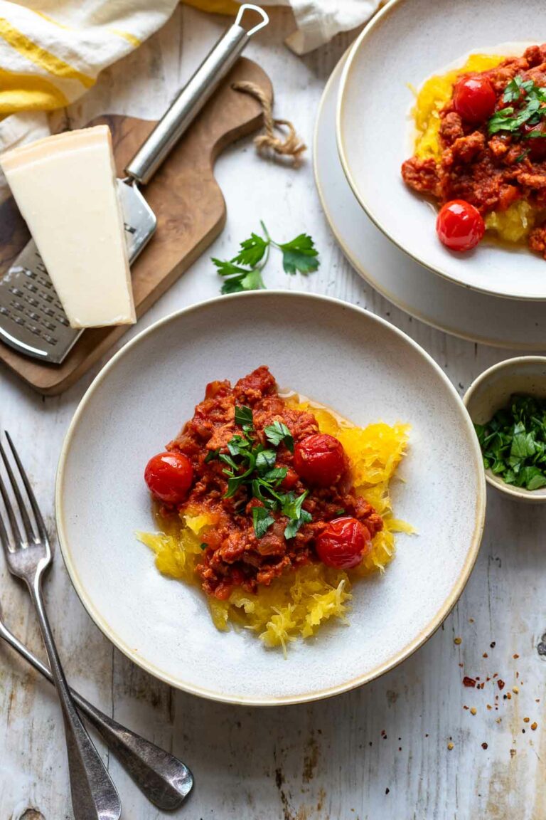 Spaghettikürbis Rezept mit Salsiccia Ragu 