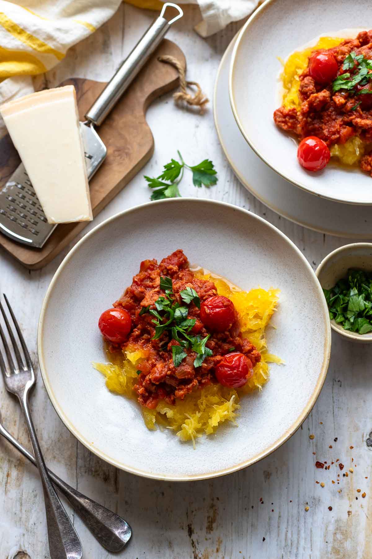 Spaghettikürbis Rezept mit Salsiccia Ragu 