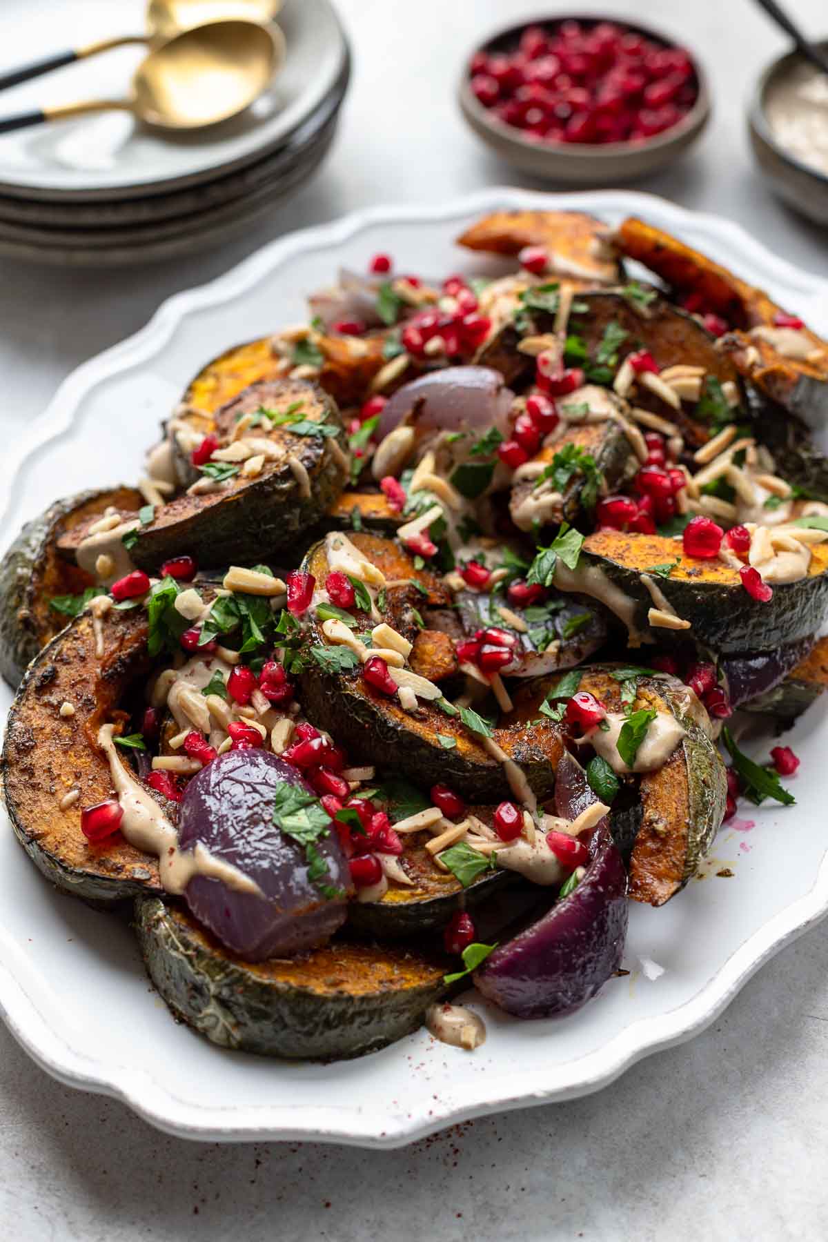 Kürbis aus dem Ofen mit Zatar und Tahini