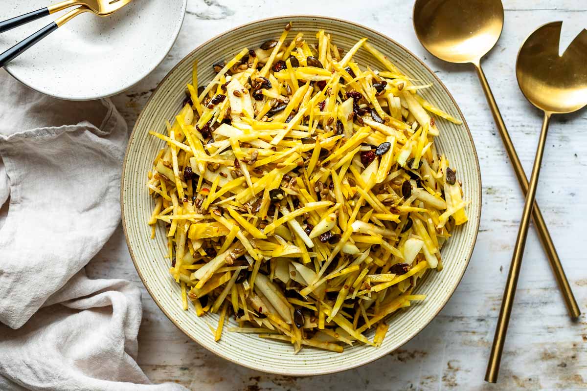 Gelbe Bete Salat Rezept mit Apfel, Cranberries und Körnern