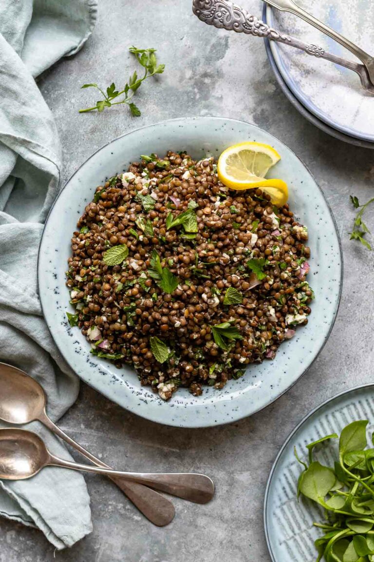 Orientalischer Linsensalat mit Kräutern und Feta