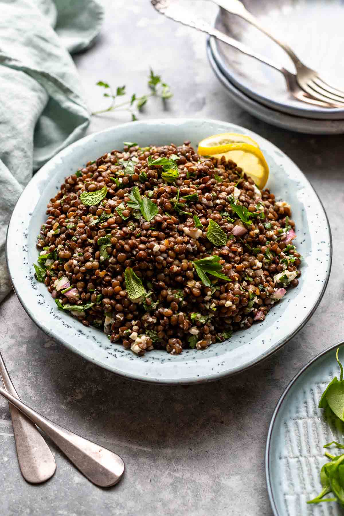 Orientalischer Linsensalat mit Kräutern und Feta