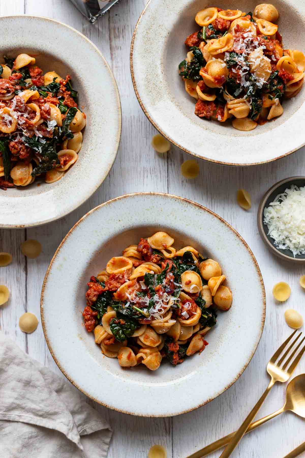 Salsiccia Pasta Rezept mit Schwarzkohl und Balsamico