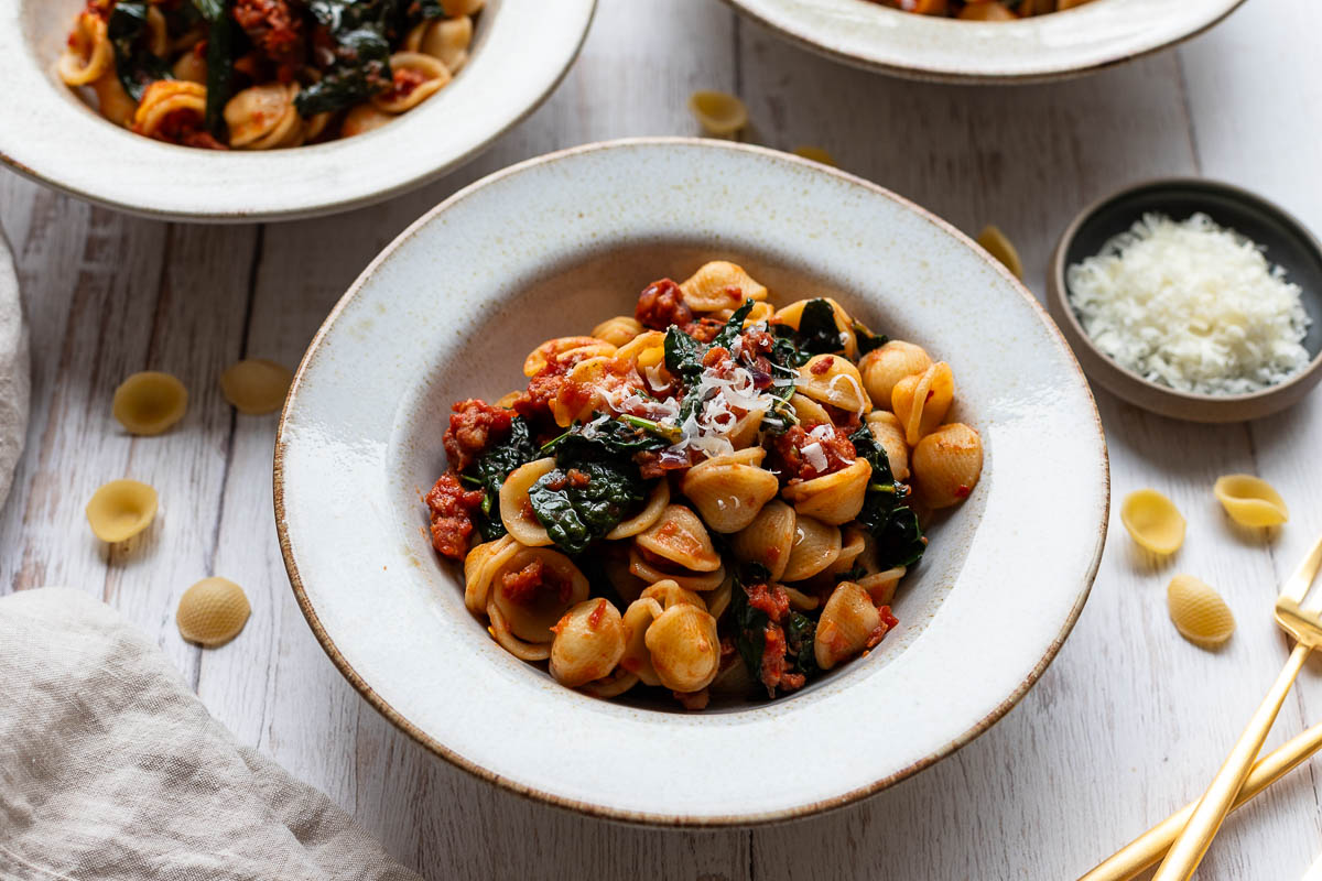 Salsiccia Pasta Rezept mit Schwarzkohl und Balsamico