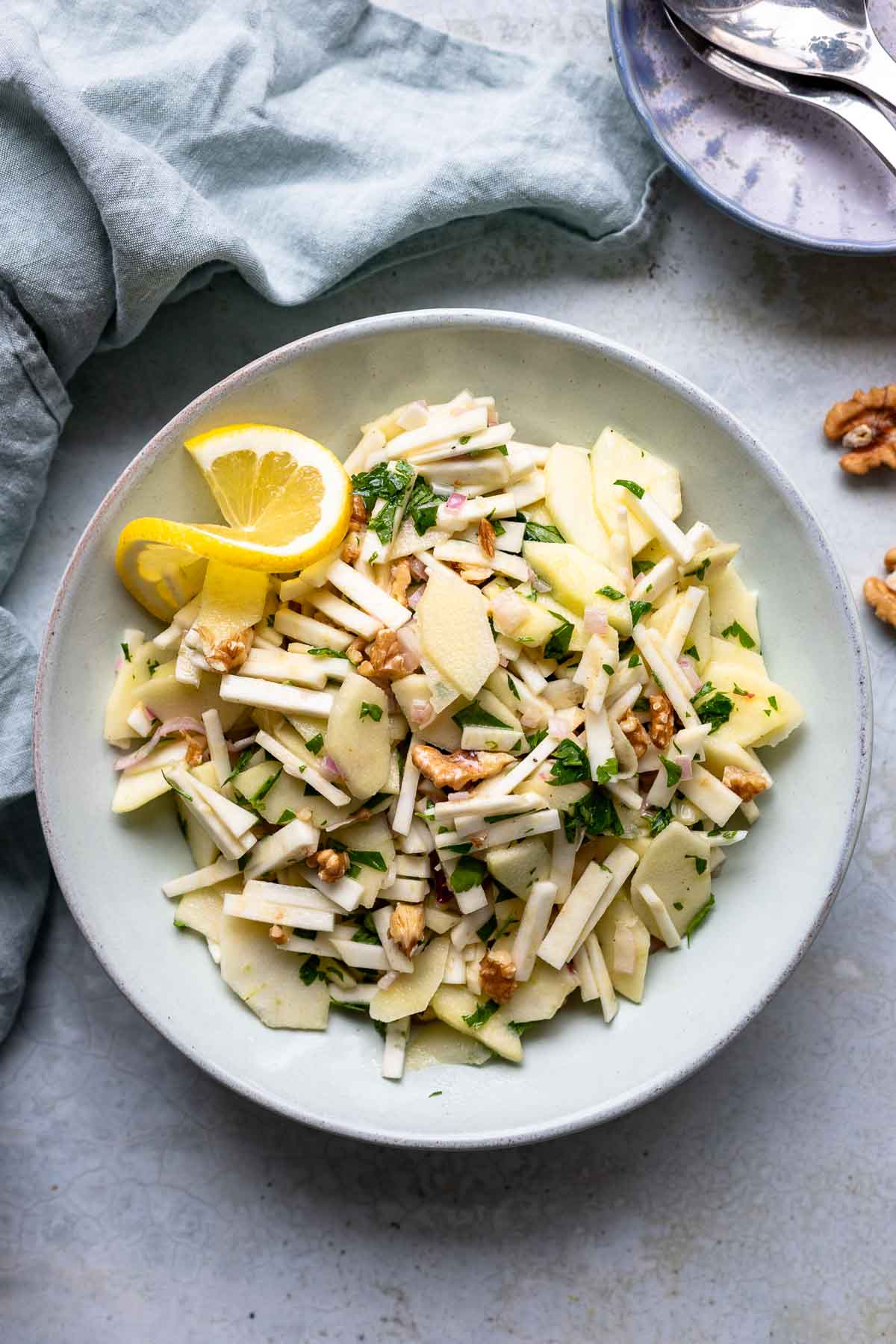 Apfel-Sellerie-Salat Rezept mit Walnusse