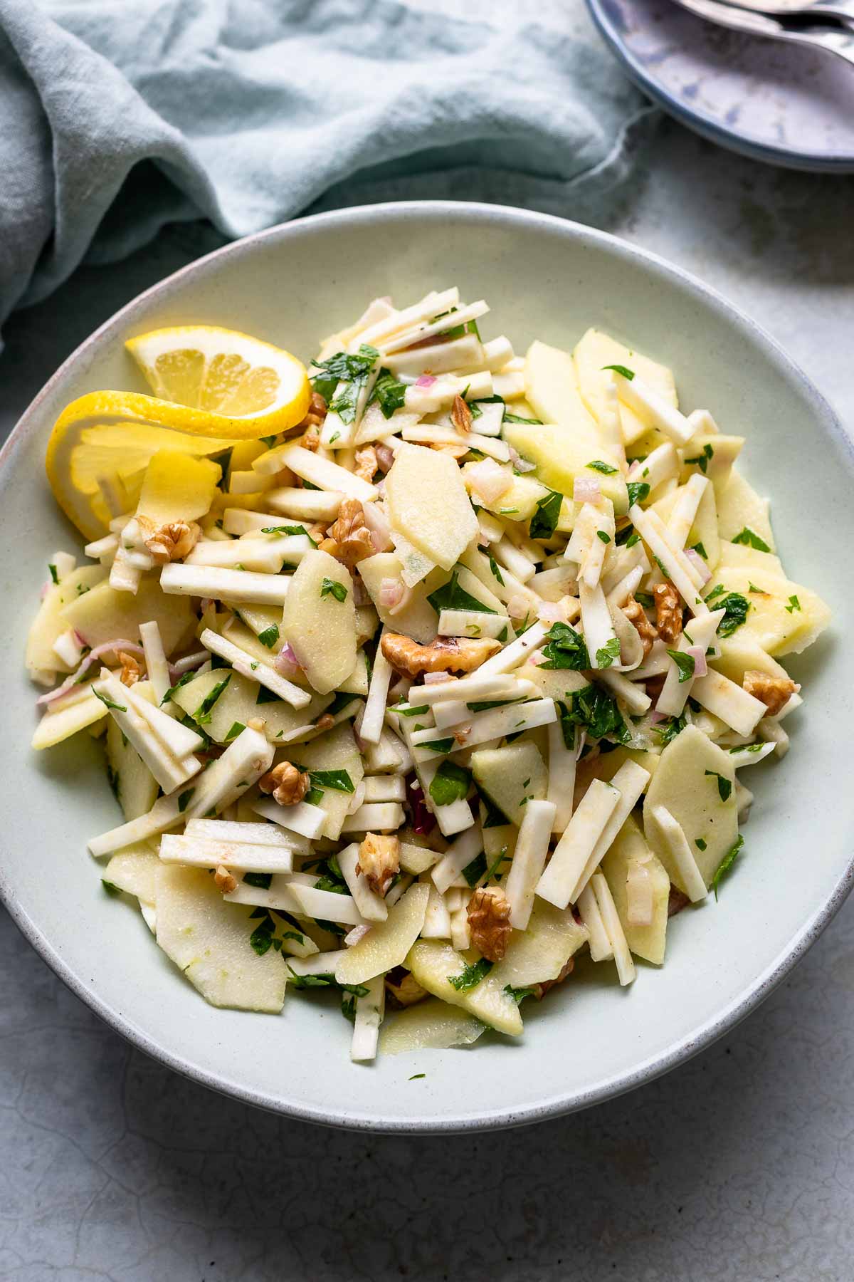 Apfel-Sellerie-Salat Rezept mit Walnusse