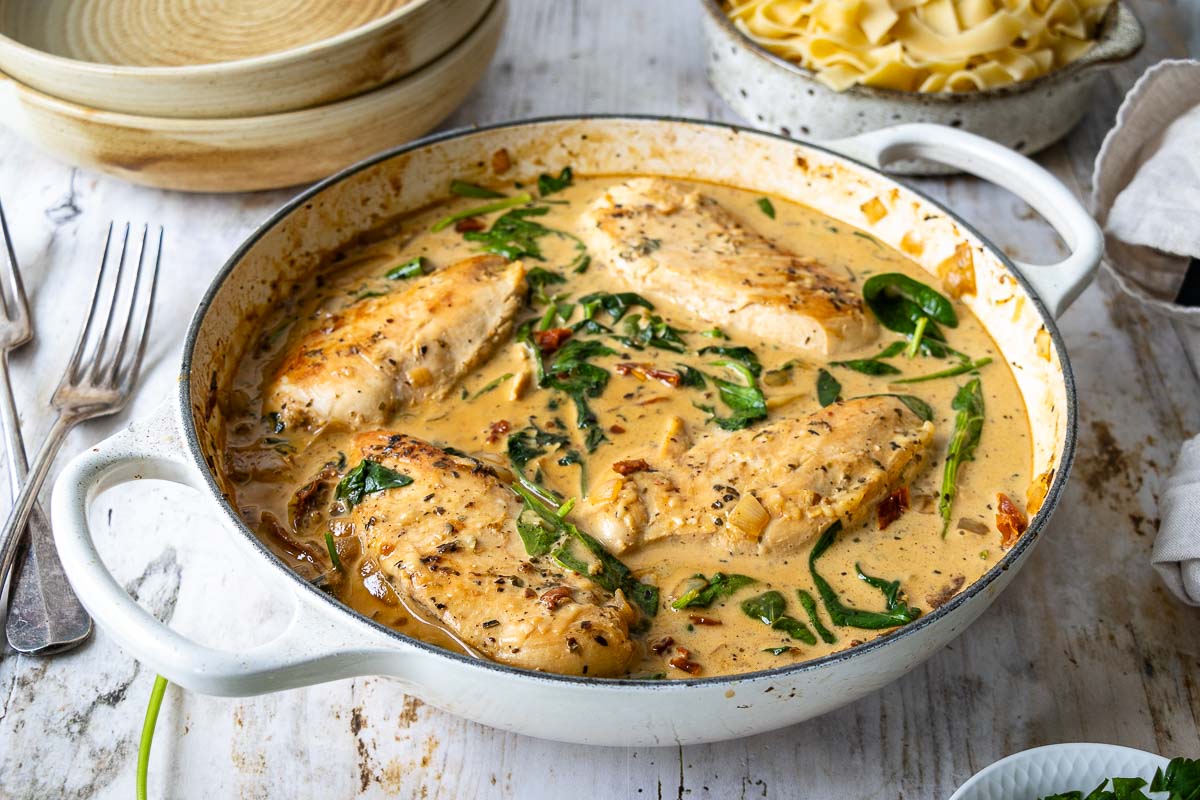 Toskanische Hähnchen Pfanne mit Spinat und Getrocknete Tomaten