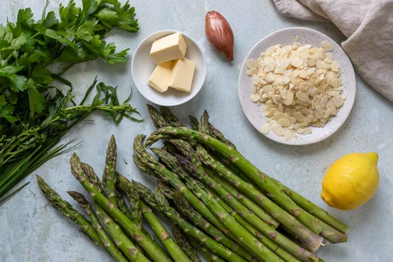 Zutaten für Spargel Almondine