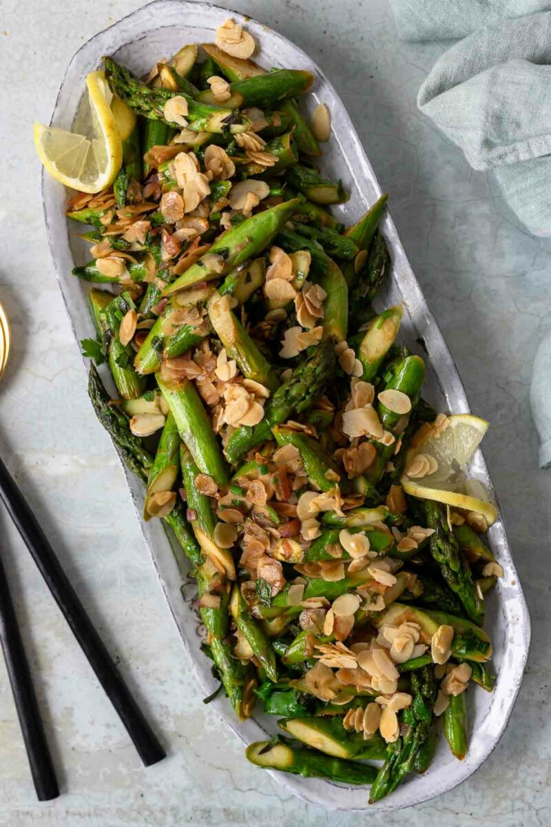 Grüner Spargel mit Mandeln (Spargel Almondine Rezept)