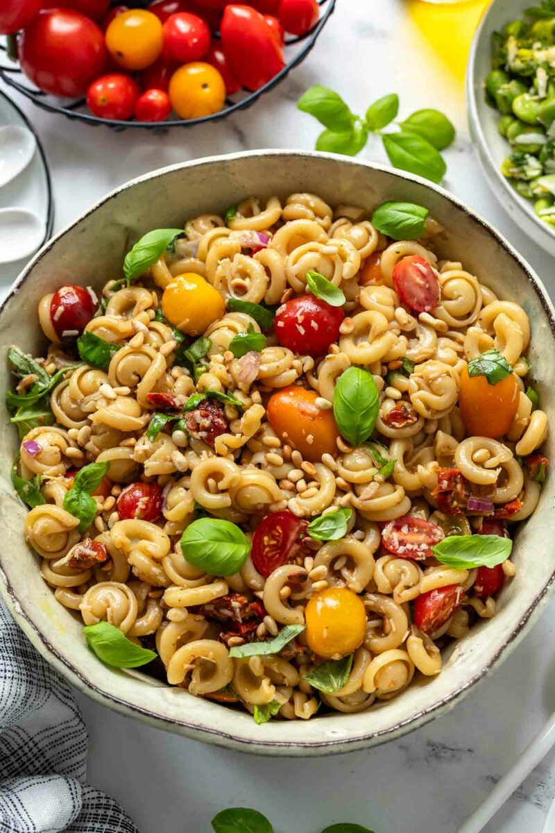 Italienischer Nudelsalat Rezept mit Balsamico-Dressing, Cherry Tomaten, Parmesan