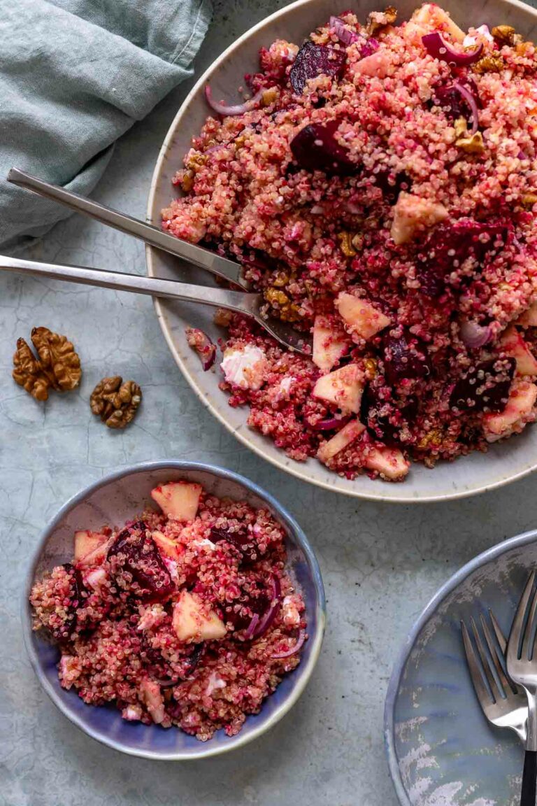 Rote Bete Quinoa Salat Rezept mit Feta, Walnüssen und Walnuss-Vinaigrette