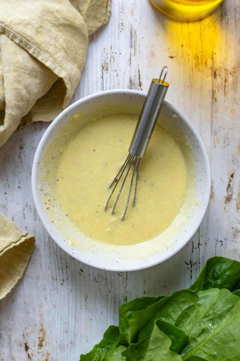 Cremiges Dressing mit Joghurt ohne Ei für Caesar Salat