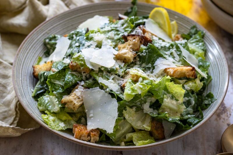 Caesar Salad Rezept mit Cremiges Caesar Dressing ohne Ei