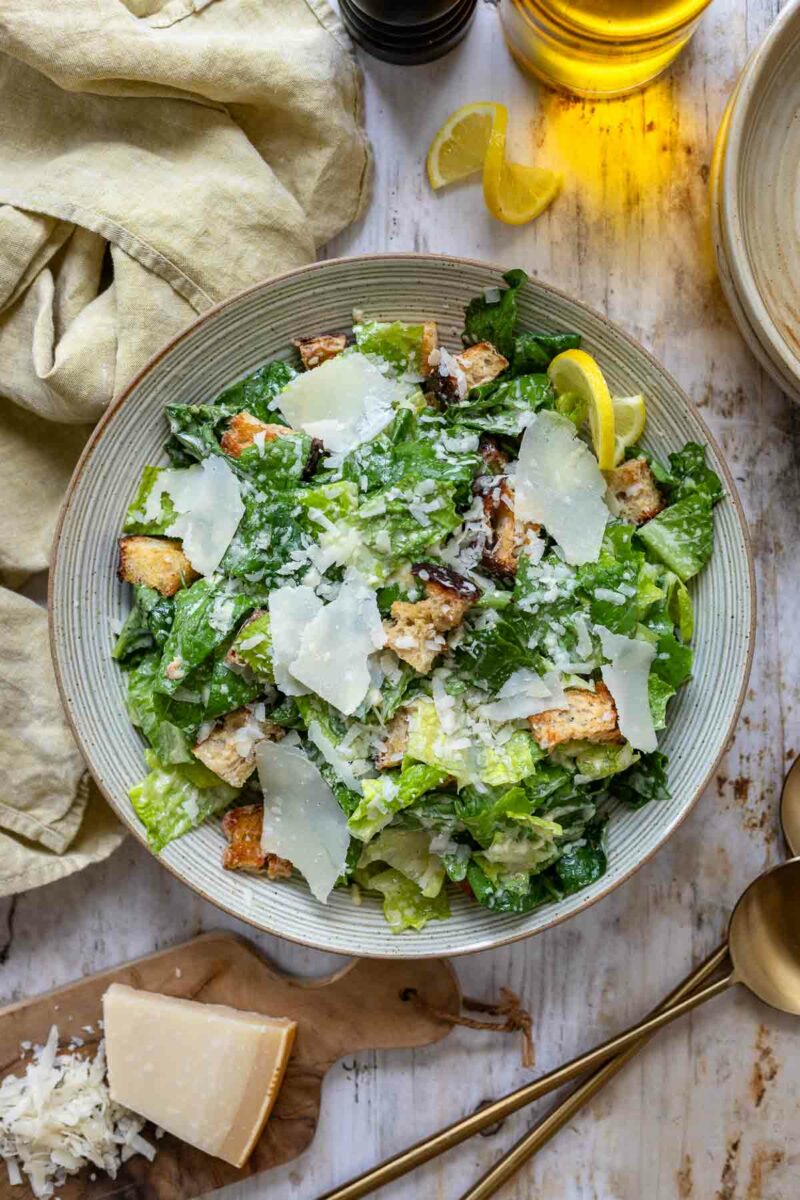 Caesar Salad Rezept mit Cremiges Caesar Dressing ohne Ei