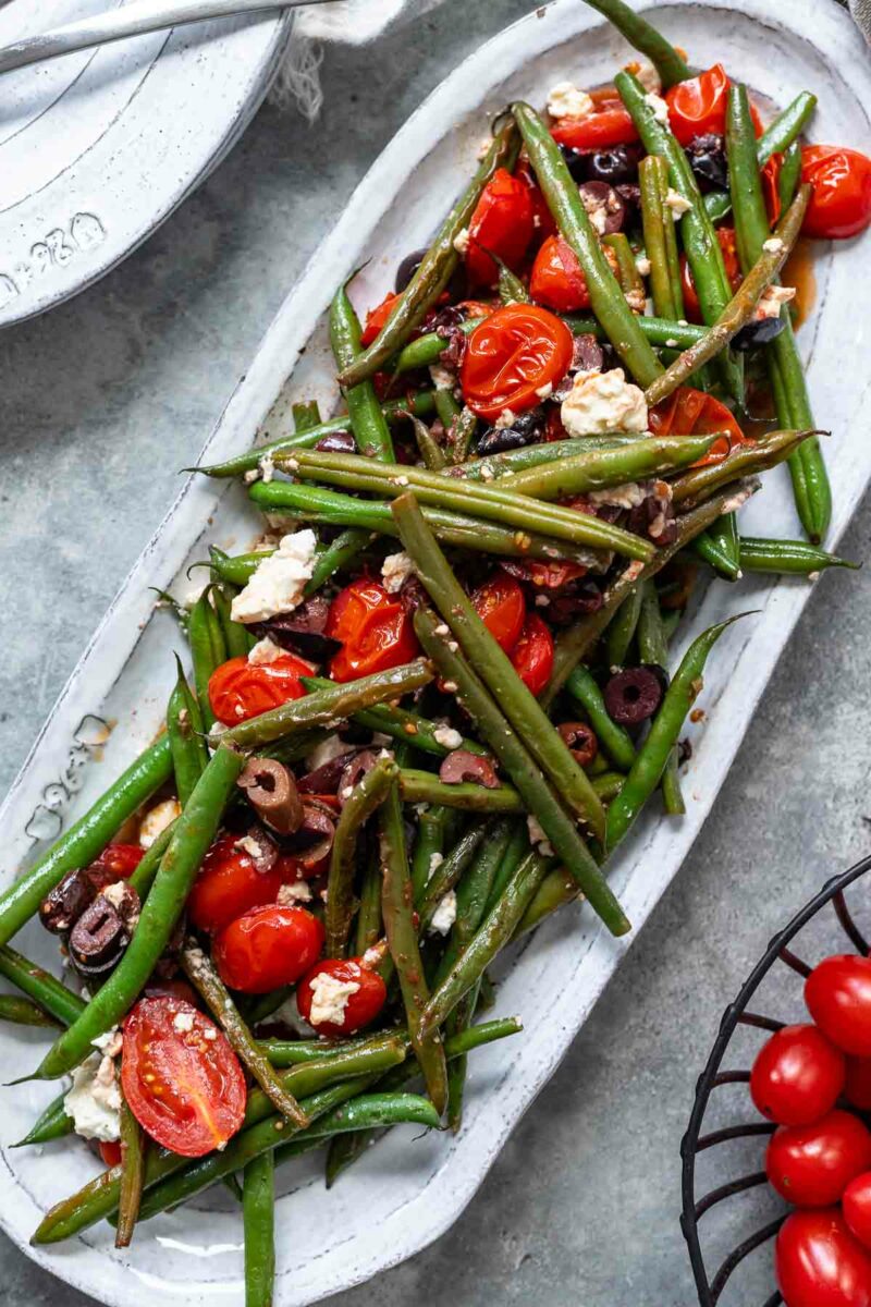 Bohnenpfanne griechische Art mit Kalamata Oliven, Tomaten und Feta