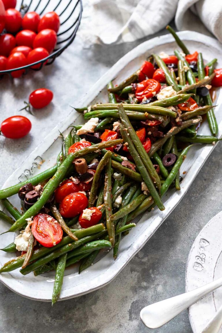 Bohnenpfanne griechische Art mit Kalamata Oliven, Tomaten und Feta