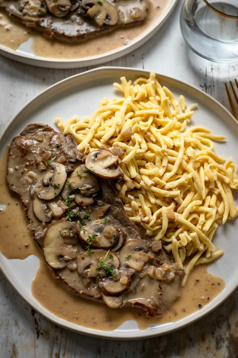 Jägerschnitzel (Schnitzel mit Pilzsoße)