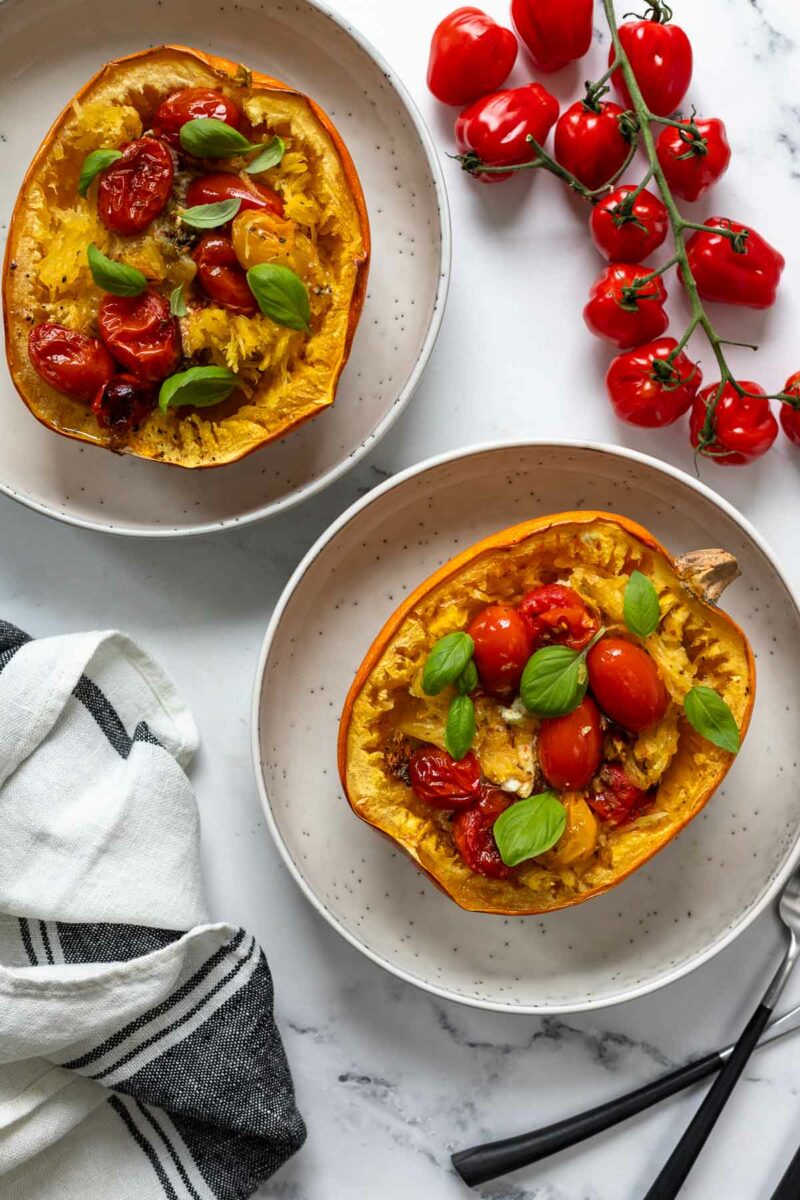 Spaghettikürbis mit Feta und Tomaten — Einfaches Rezept