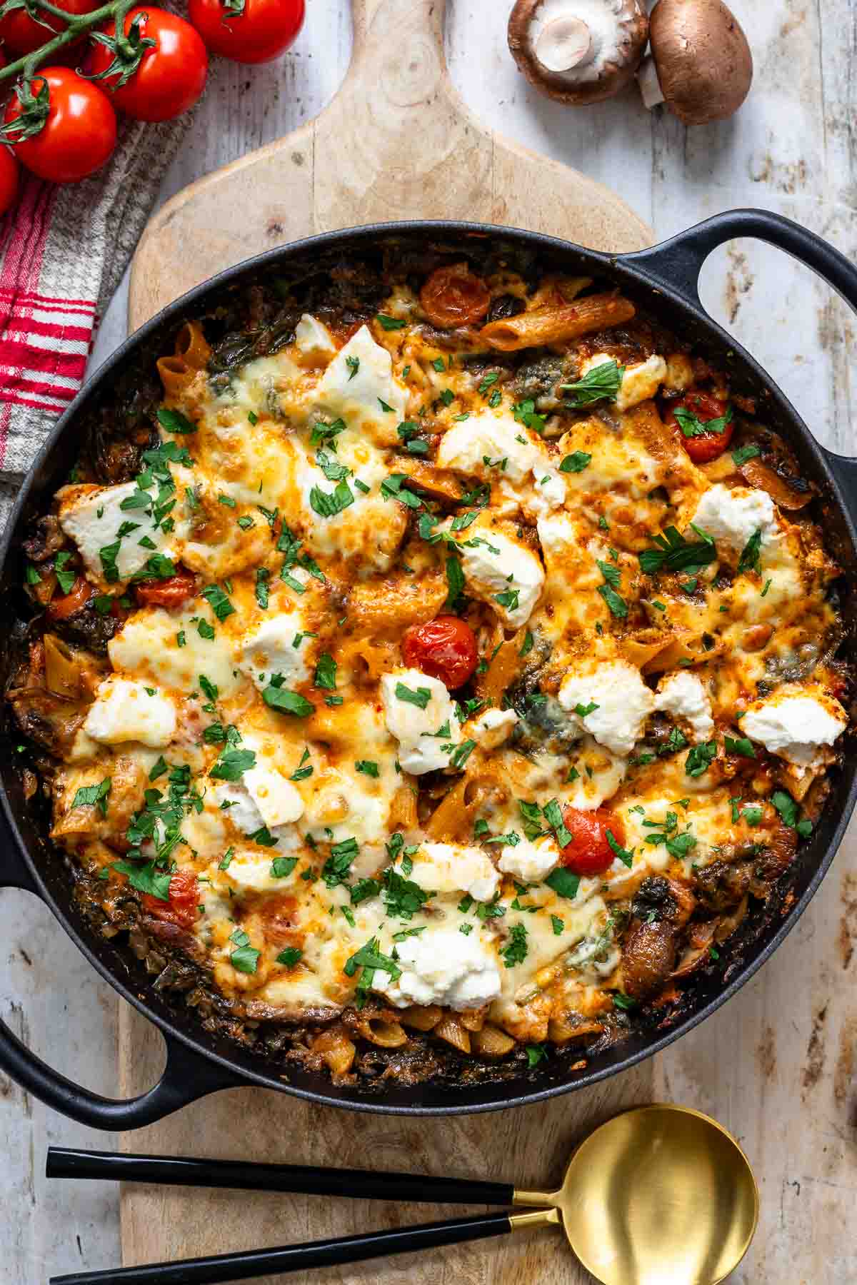 Nudelauflauf Rezept mit Pilzen, Tomaten und Spinat