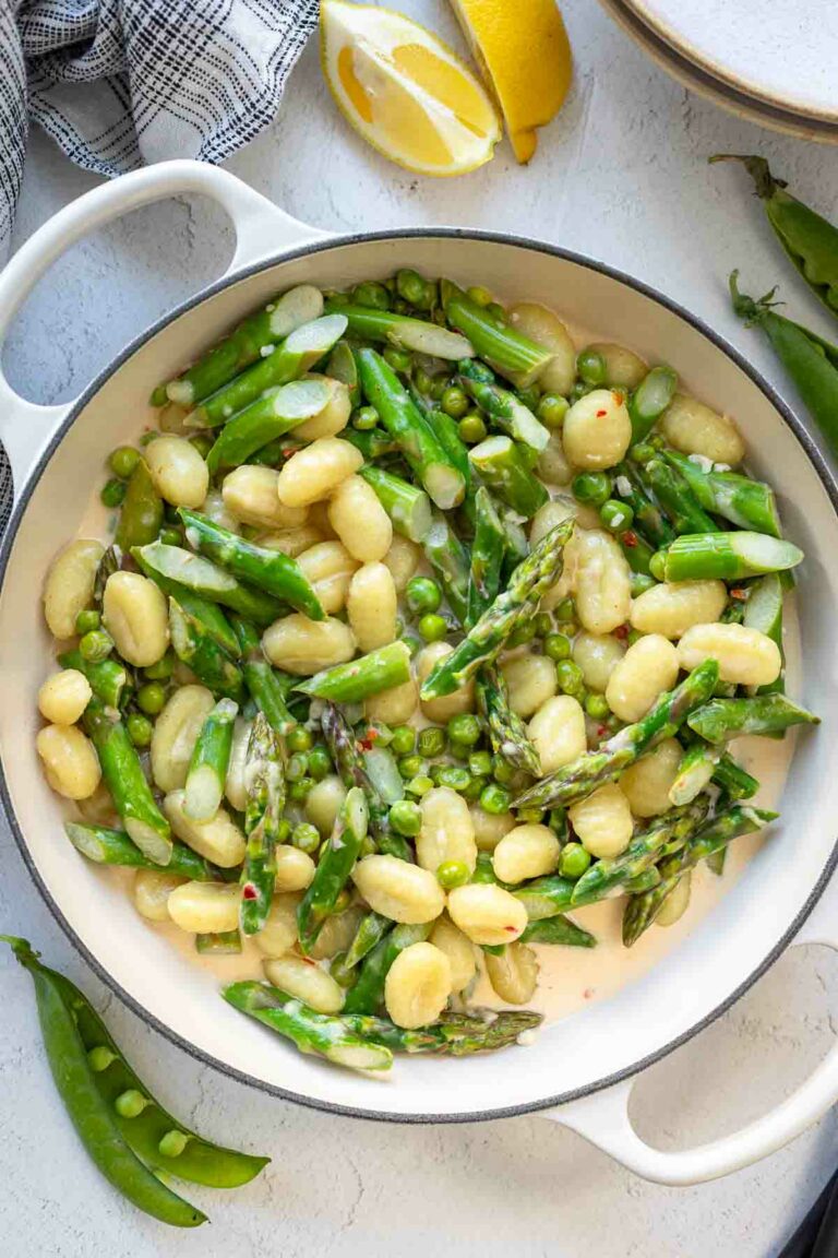 Gnocchi mit grünem Spargel und Erbsen in Sahne-Sauce mit Zitrone Rezept