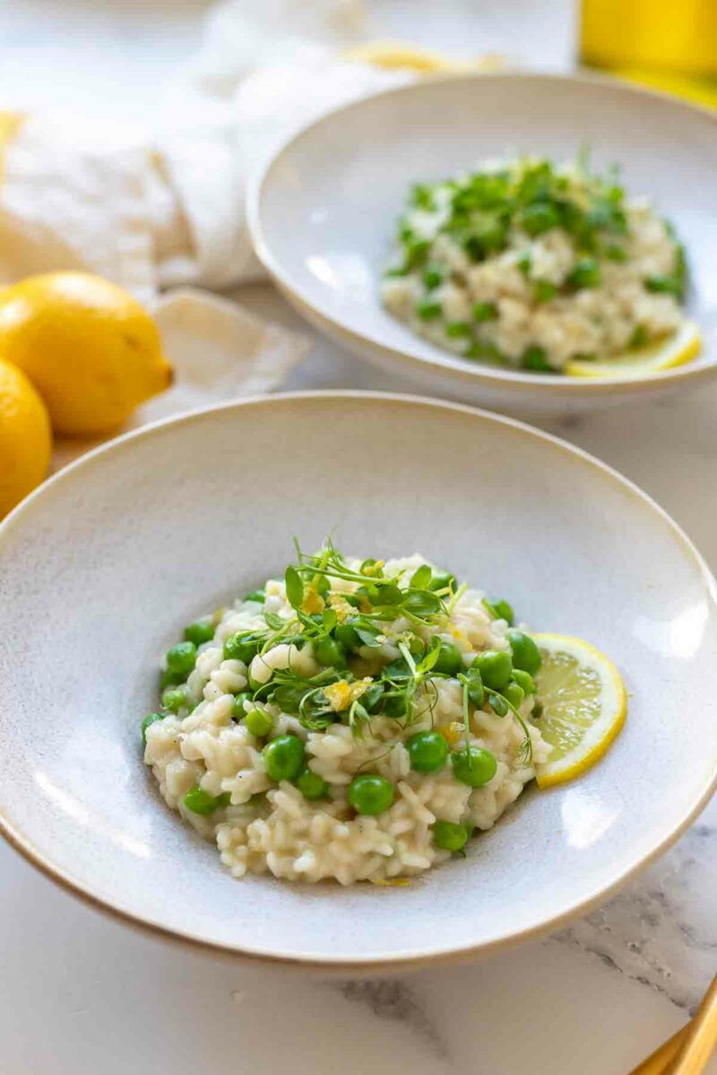 Erbsenrisotto Rezept mit frischen Erbsen und Zitrone