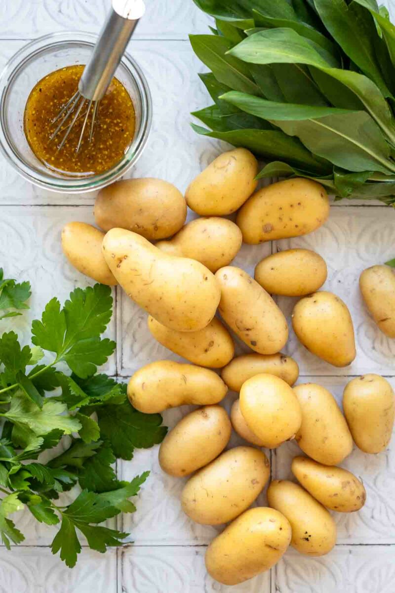 Frühkartoffeln, Bärlauch, Petersilie und Dressing