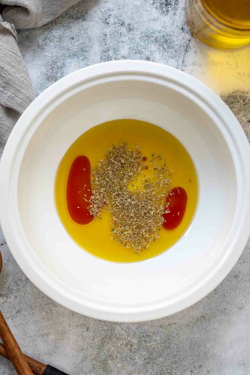 Griechischer Dressing vorbereiten