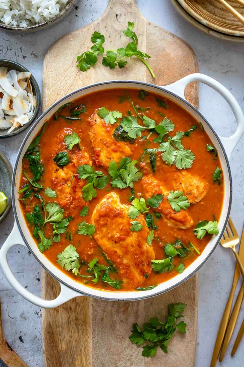 Curry mit Hähnchen und Kokos (Einfaches Thai Curry)
