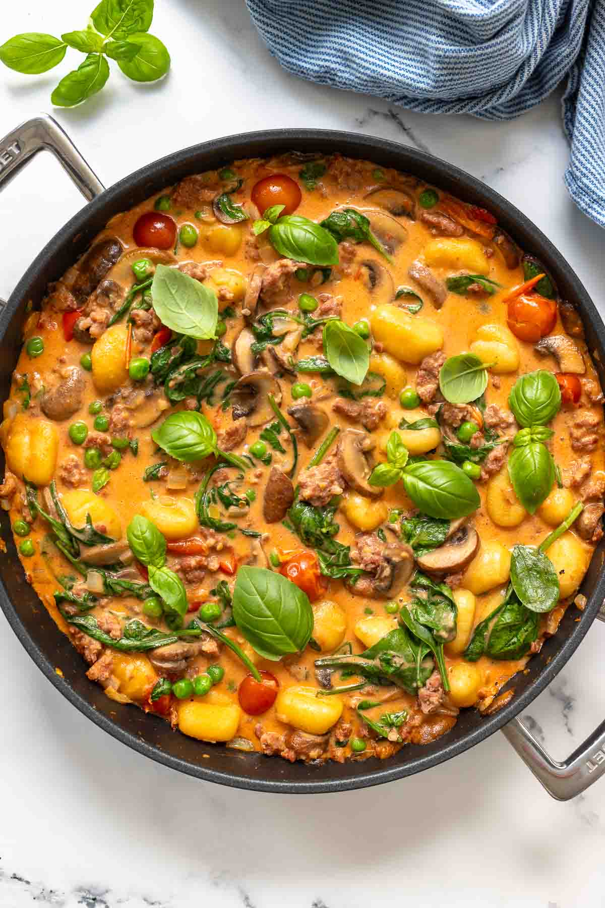 Gnocchi Pfanne mit Pilzen und Salsiccia