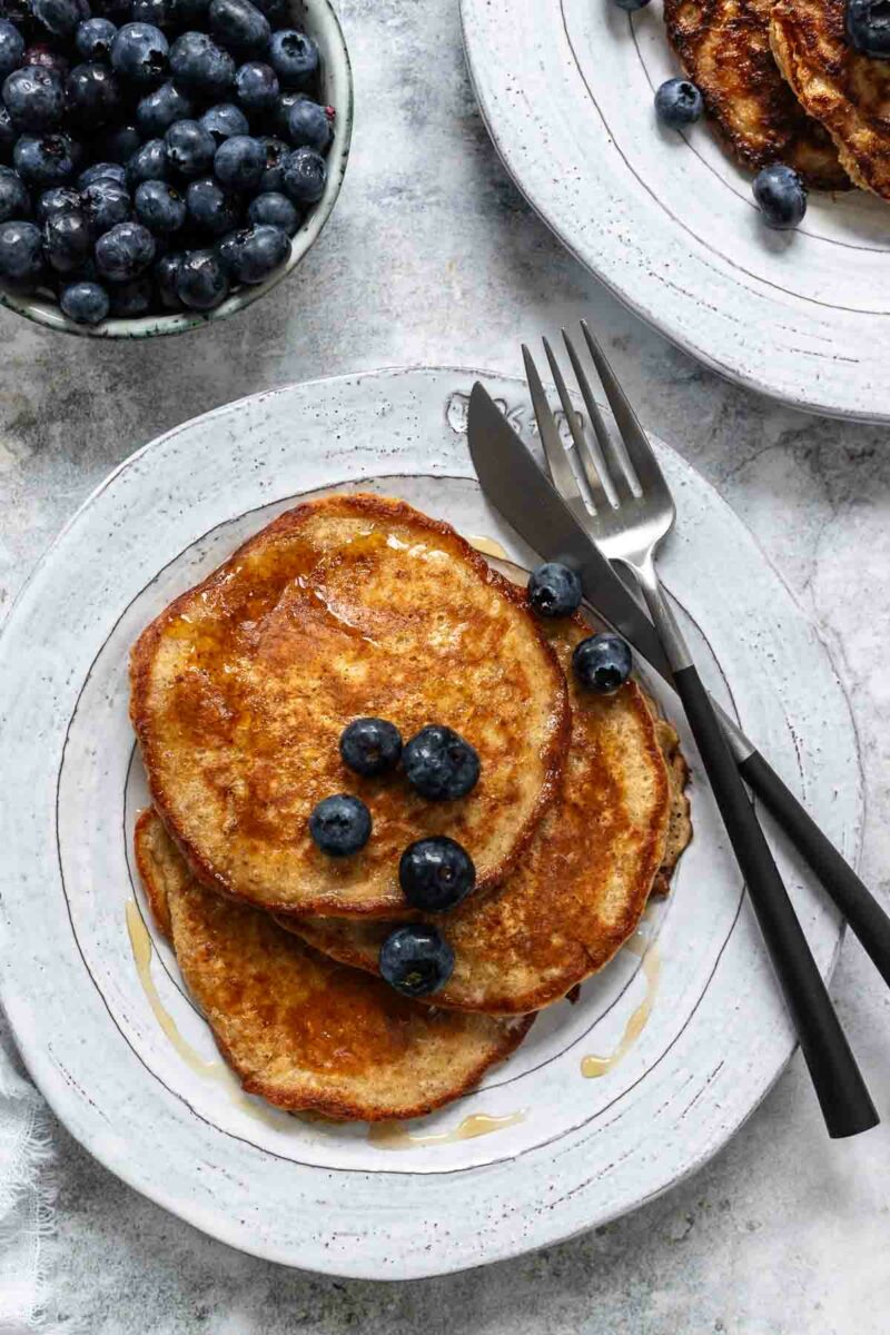 Einfache Haferflocken Pancakes mit Hüttenkäse (ohne Mehl) - Proteinreiches Rezept