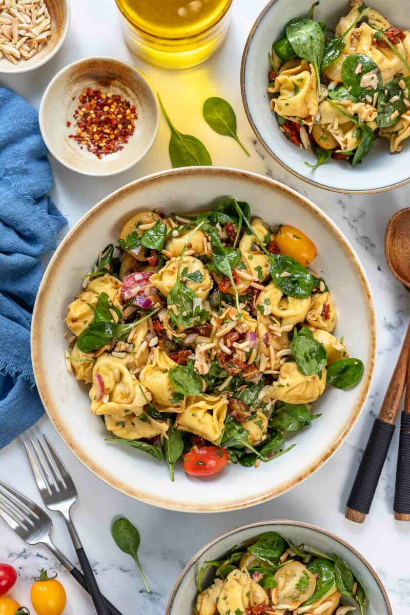 Rezept für Tortellini Salat mediterran mit Feta, Tomaten, Spinat
