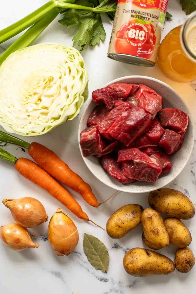 Zutaten für Bauerntopf mit Rindergulasch
