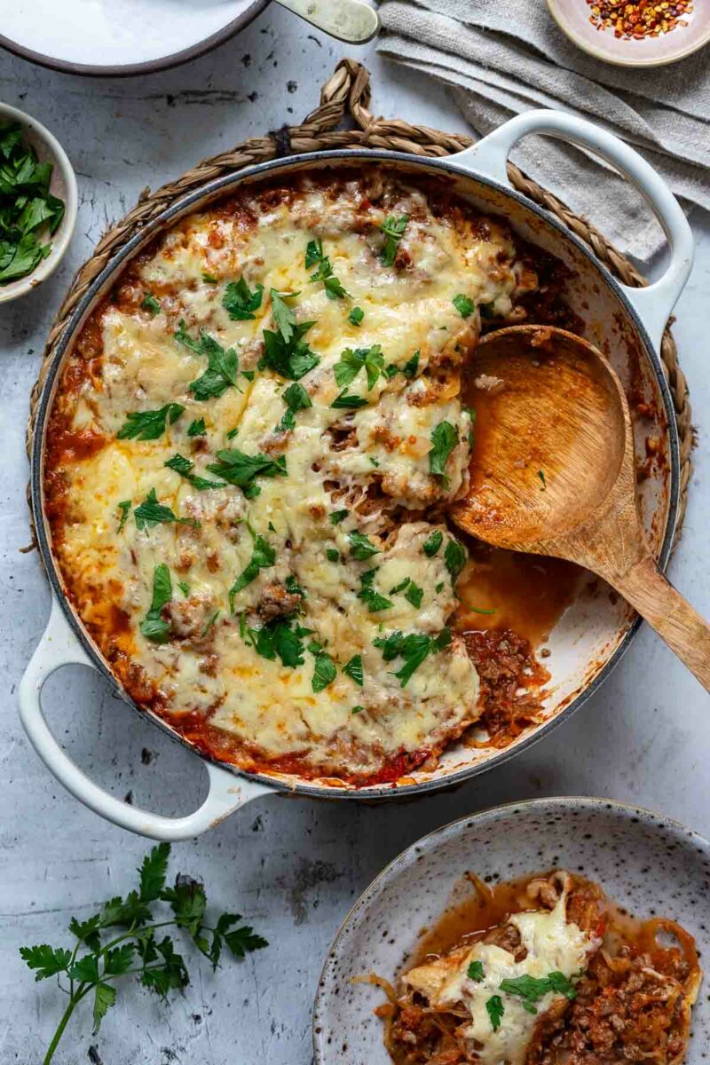 Spaghettikürbis mit Hackfleisch, Tomatensosse und Käse Auflauf Rezept