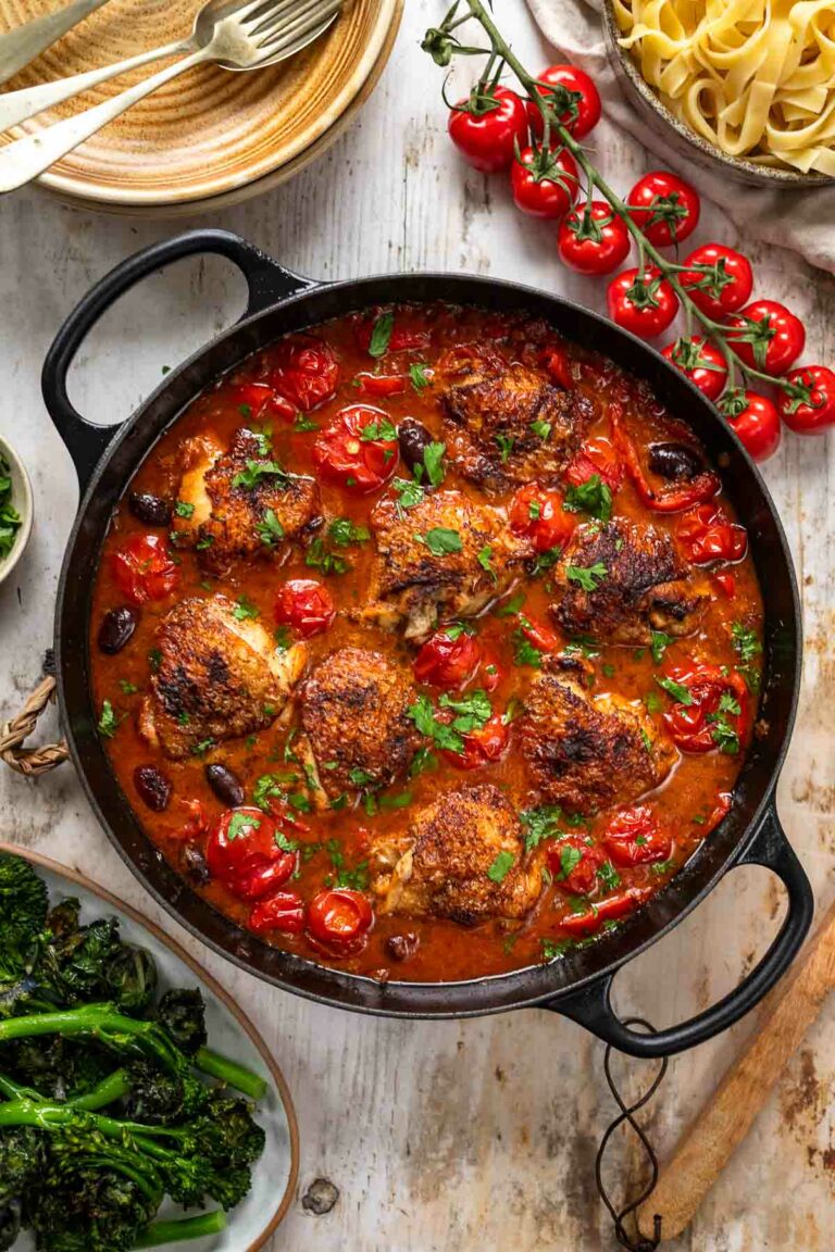 Rezept für Hähnchenschenkel geschmort in Tomatensauce