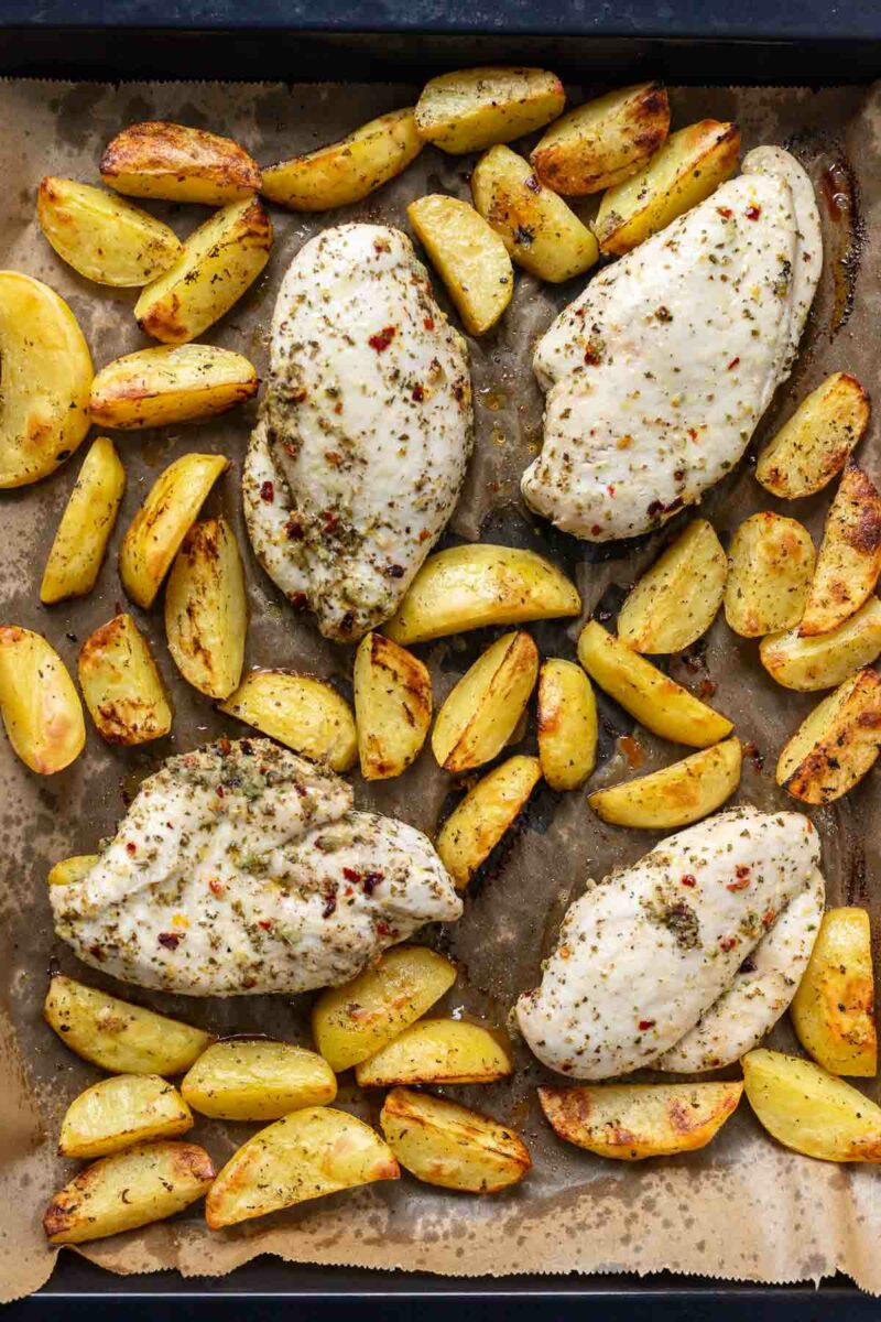 Hähnchenbrust vom Blech mit Kartoffeln
