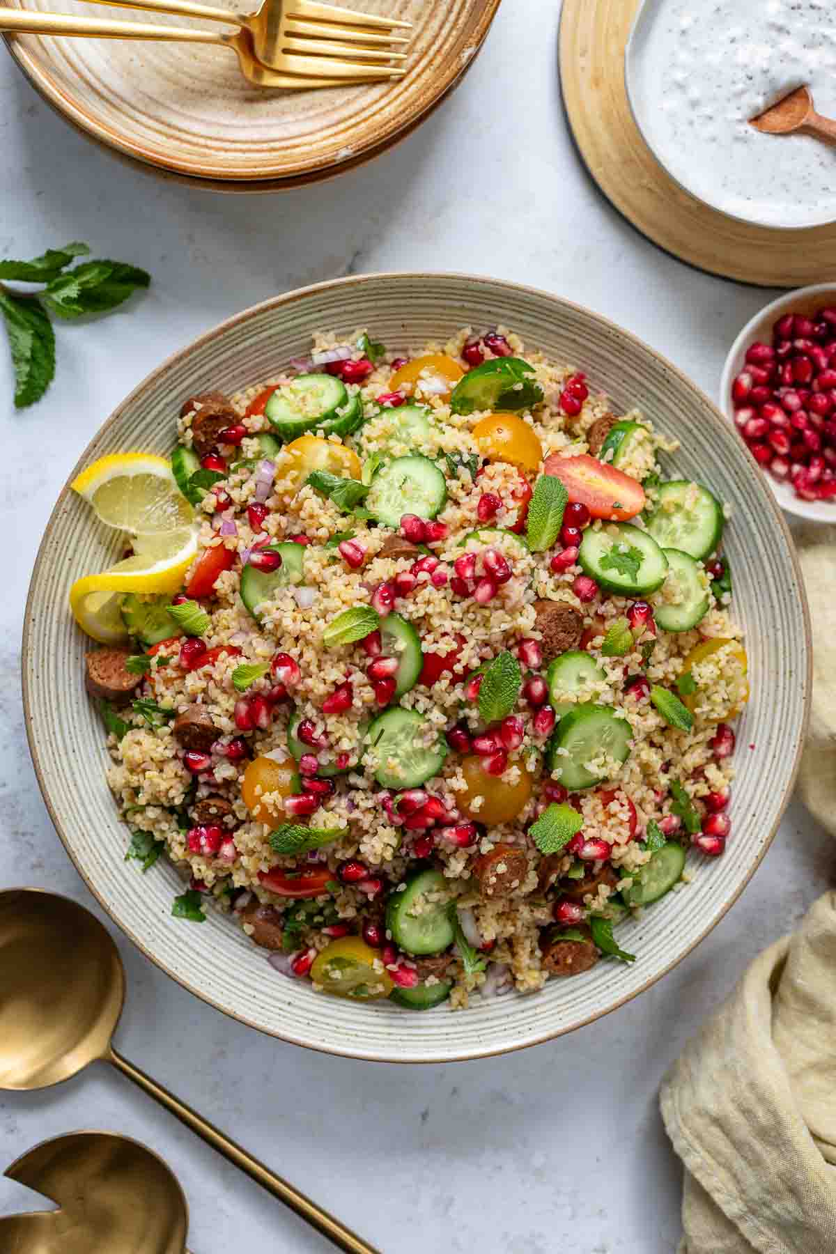 Bulgur Salat mit Merguez und Granatapfel