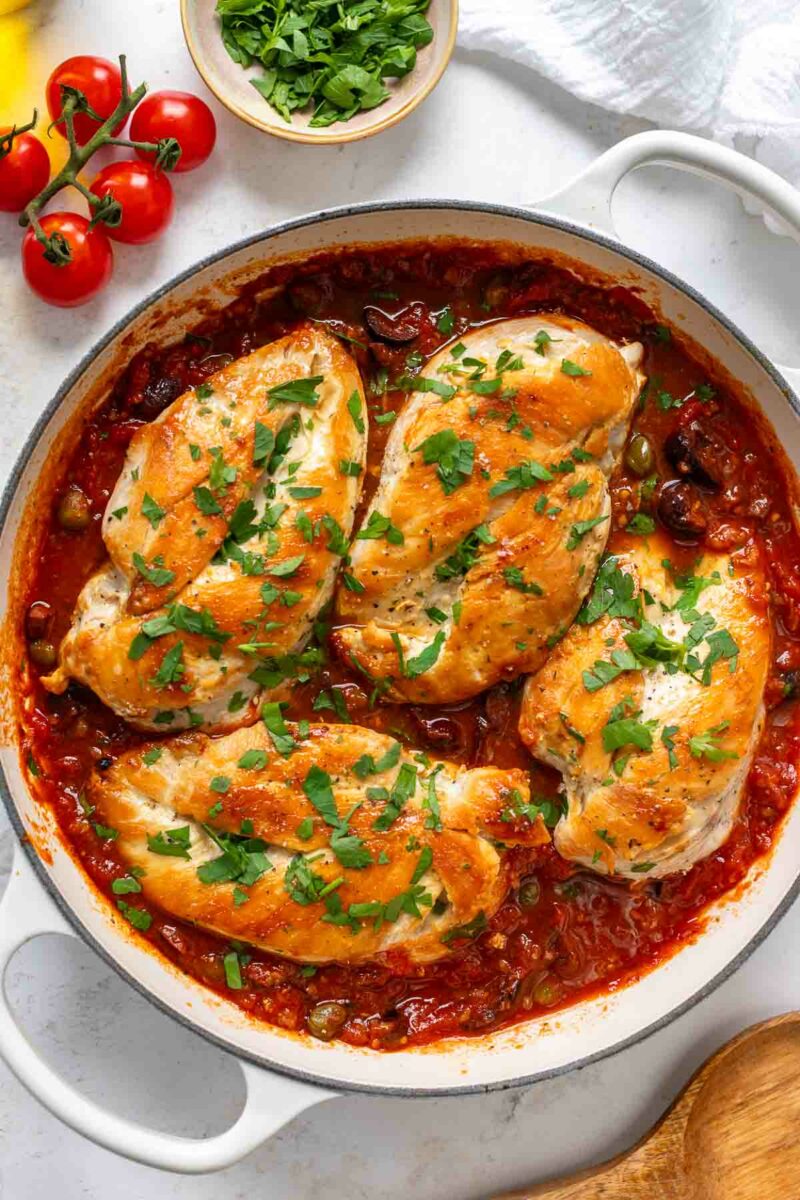 Hähnchen Puttanesca in Tomatensauce