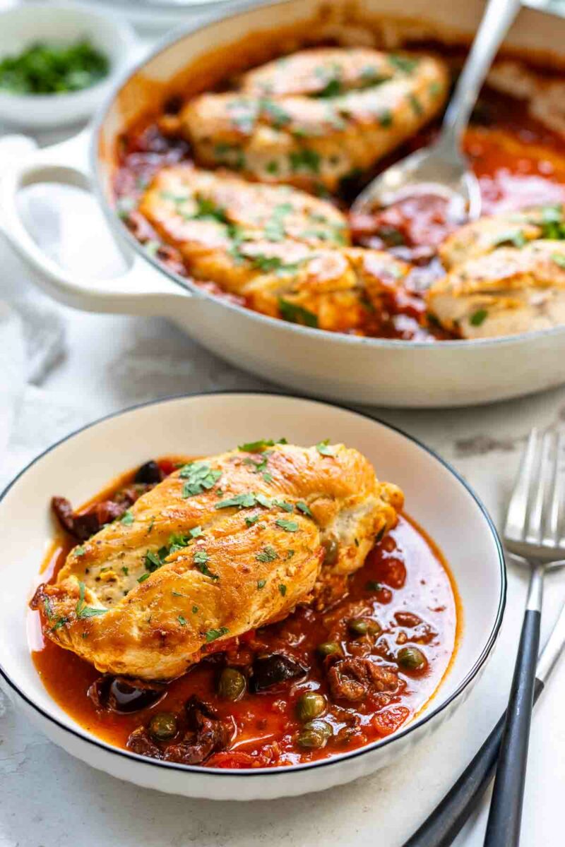 Hähnchen Puttanesca in Tomatensauce