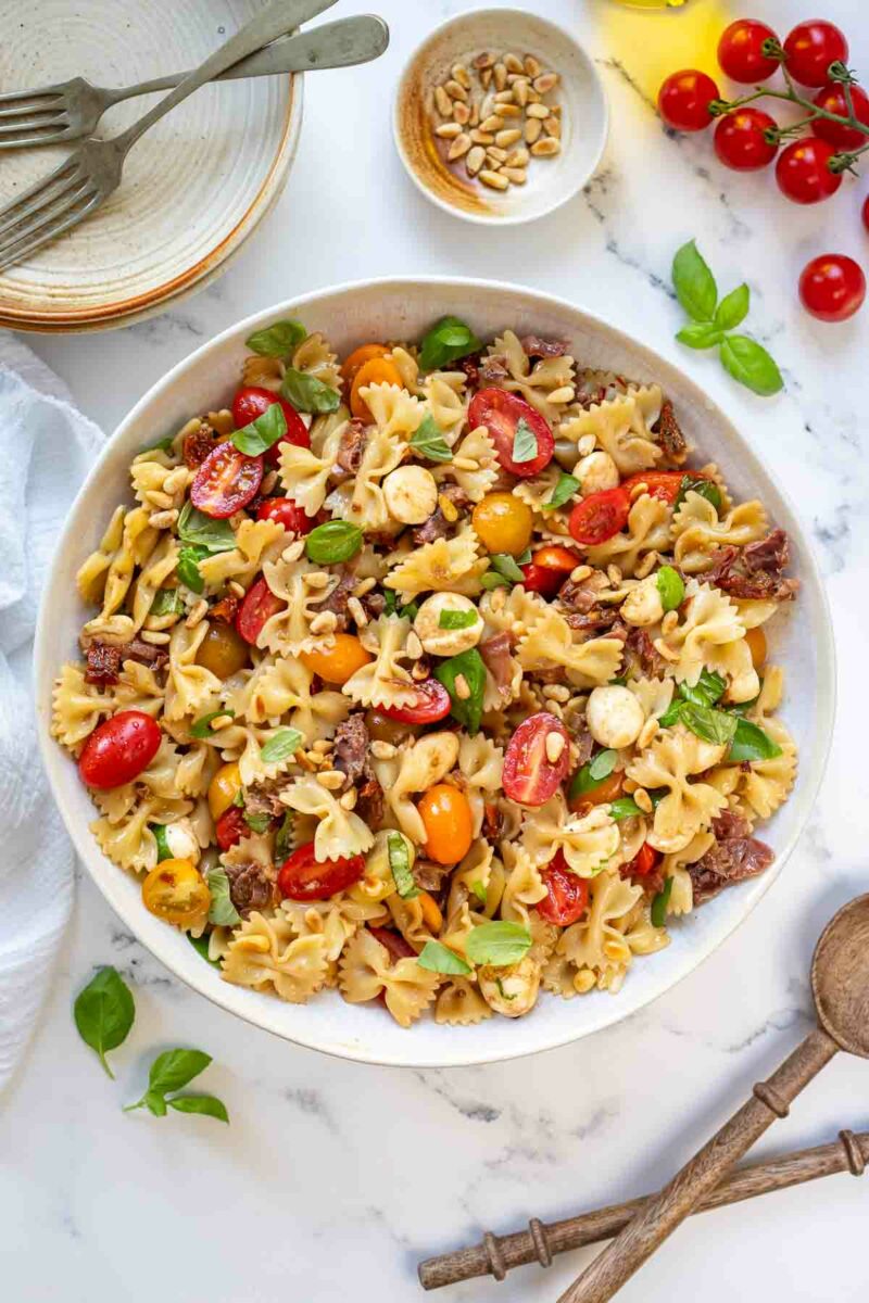 Nudelsalat mit Tomaten und Mozzarella Rezept
